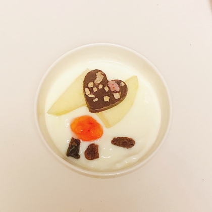 今日のヨーグルト♡ジャムりんごレーズンチョコのせて