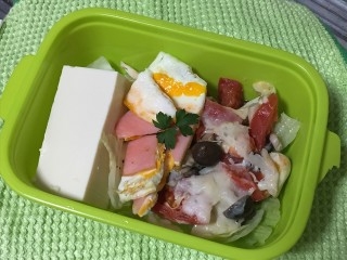 お弁当用につき、目玉はぷちゅっと潰して完熟？焼きにしました。カリっとしたところがさいこおにヤミーですよねドウモゴチソ様！