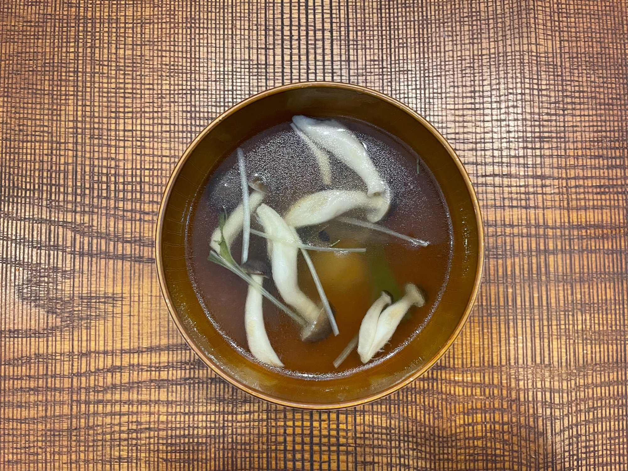 きのこと水菜のコンソメスープ