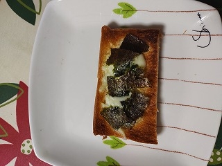 海苔フレークのチーズトースト