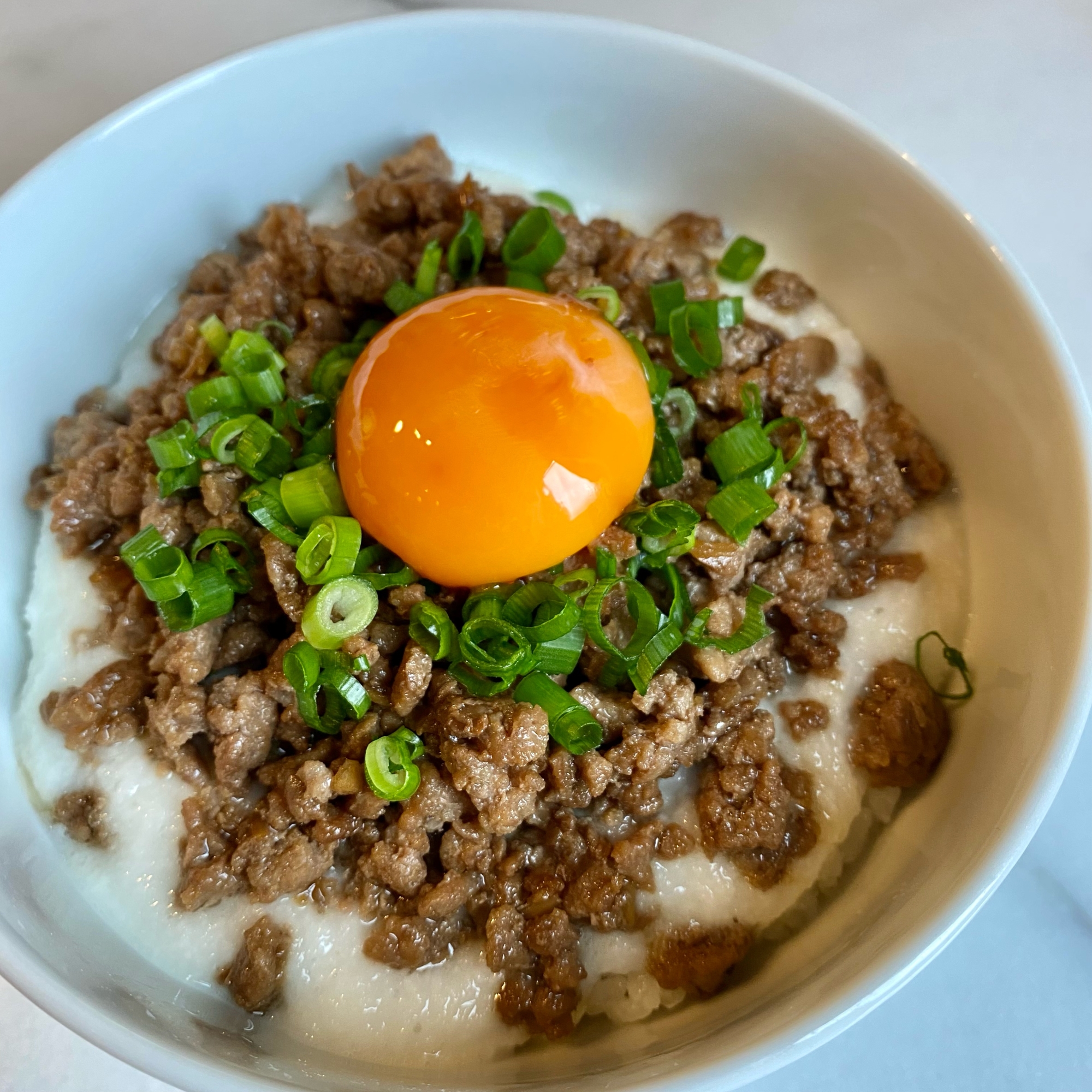 主夫がつくる豚そぼろのとろろ丼