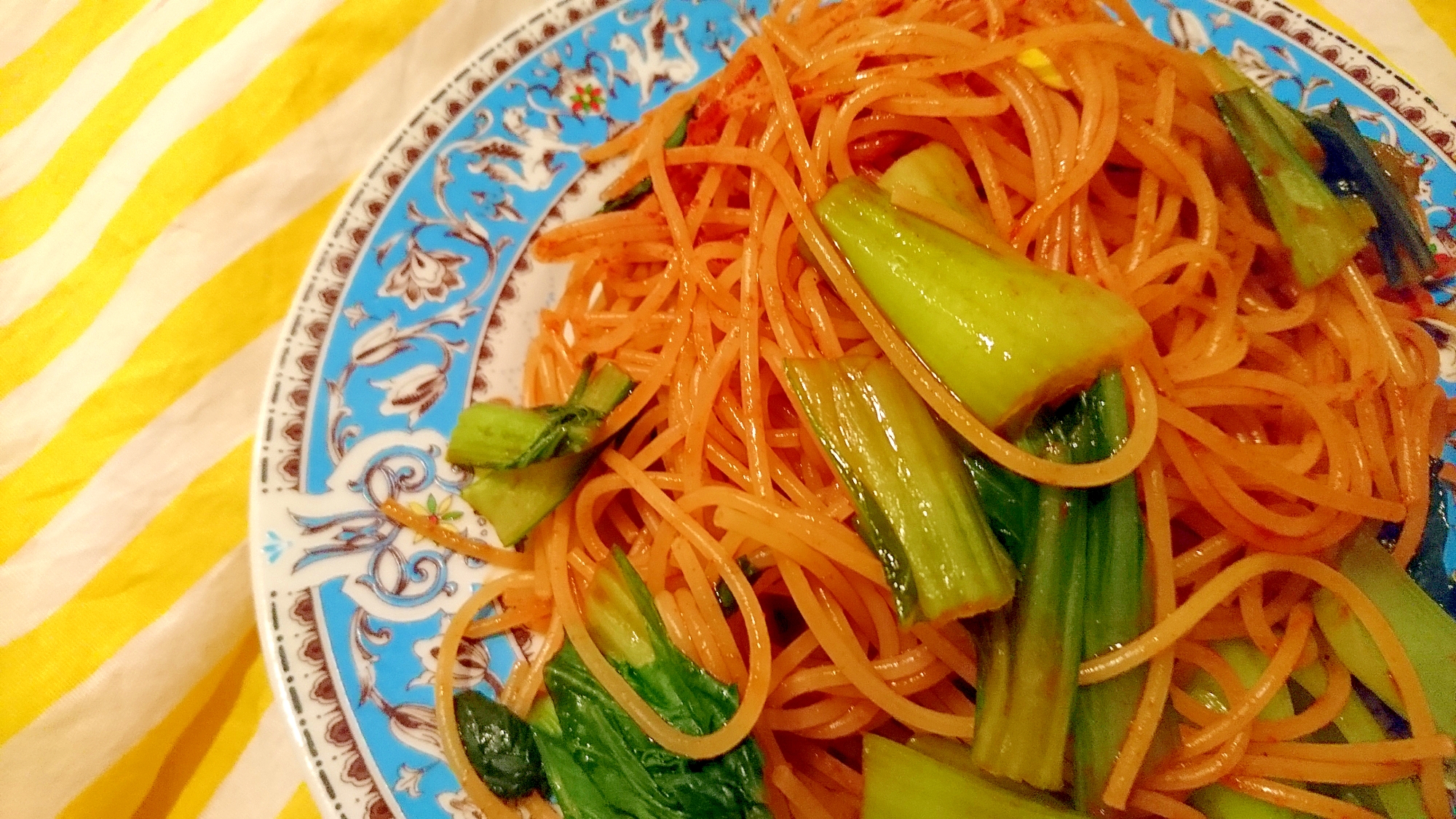 焼きそば粉末ソースでチンゲン菜激辛パスタ