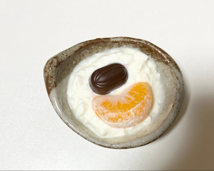 今日のヨーグルト♡みかん&チョコ菓子