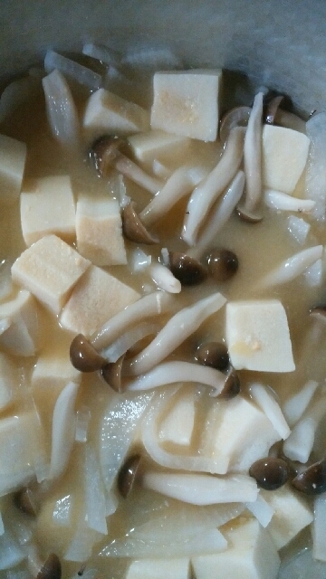 大根と高野豆腐とブナシメジの味噌汁