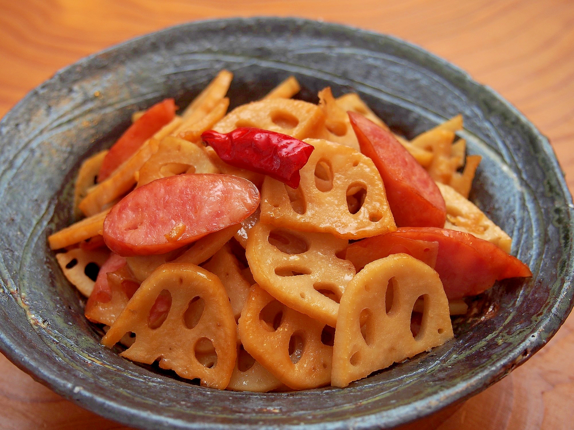 簡単居酒屋メニュー!れんこんとウインナーのきんぴら