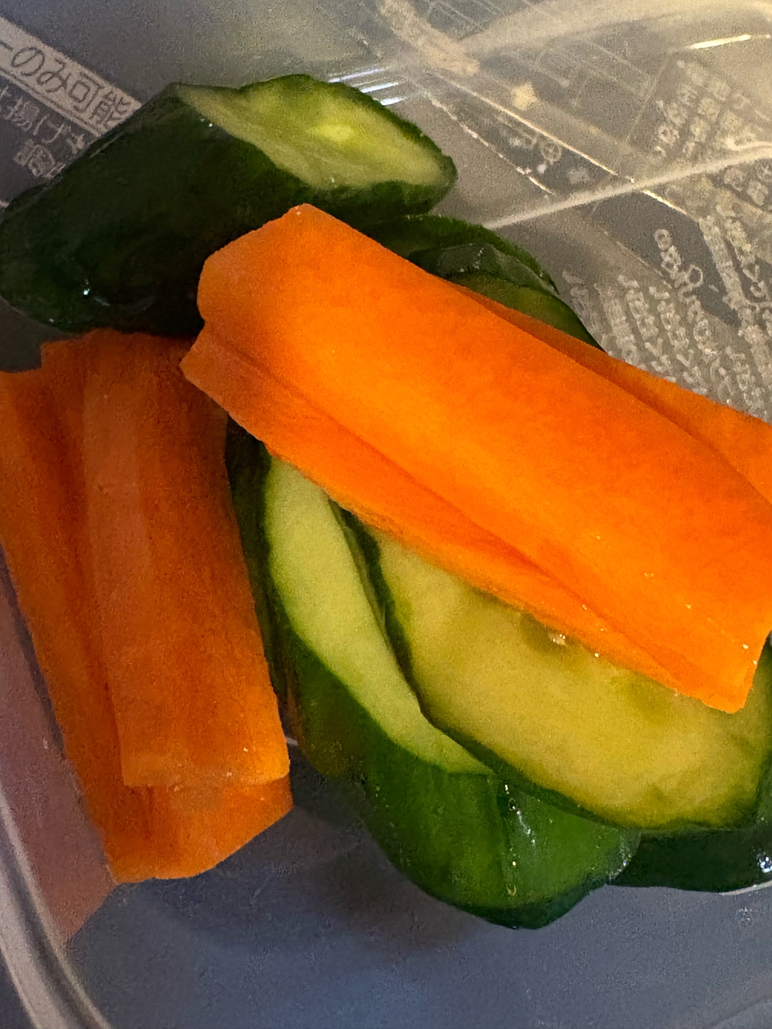 きゅうりとにんじんの漬物