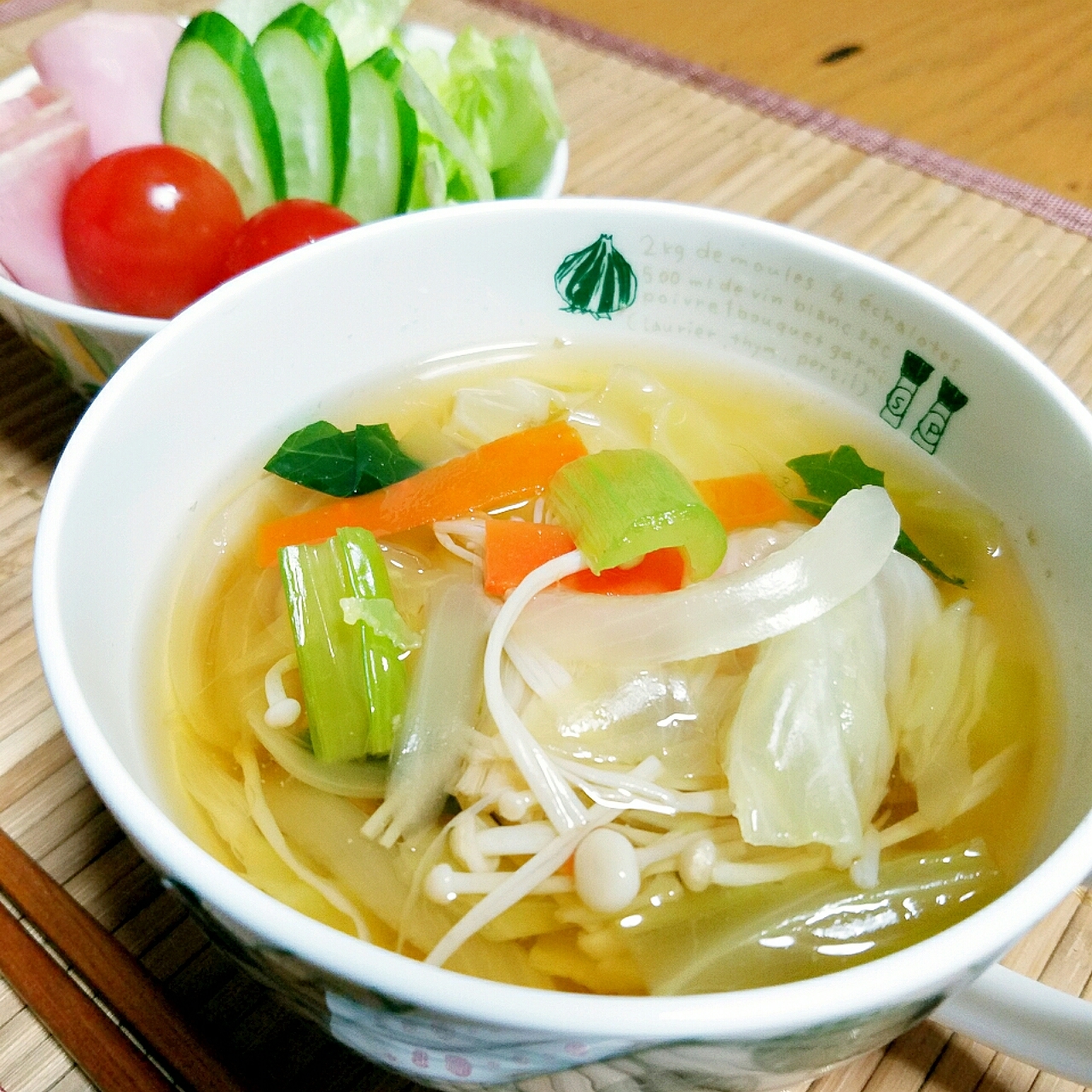 うどんスープの素とカット野菜で超簡単野菜汁