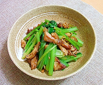 小松菜とフライドチキンの炒め物
