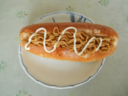 なんでもハサもう♪焼きそばロールパン♪