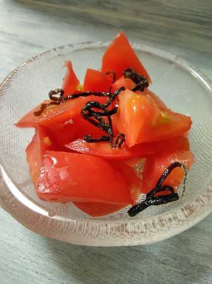 塩昆布とりんご酢にトマトで美味しいサラダに✨
美味しいレシピありがとうです(*´˘`*)