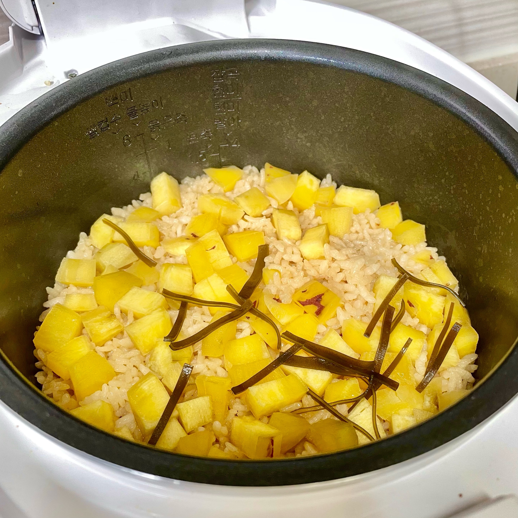 【手間要らず】ホクホクさつまいもご飯