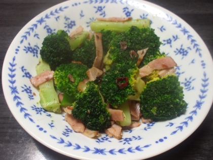 こんにちは❤
アンチョビ風味大好き♡これめちゃめちゃ美味しい♫
連日の雪かきで疲労困憊ぎみなので、昨夜はワイン→黒糖梅酒でまったり～(#^.^#)これ合うわ～♪