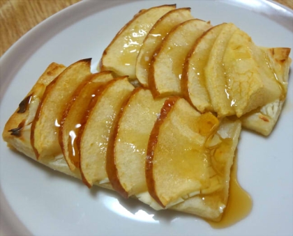 冷凍パイシートと生のままのりんごを使うのですぐ作れて美味しいアップルパイができました。
ごちそうさまでした(*‘ω‘ *)
