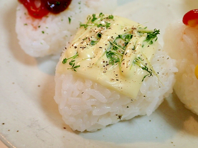 ペッパー/マヨで　チーズとクレスの焼きおにぎり