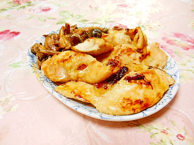 ガリバタ味❤鶏胸肉ステーキと茸のケチャマヨ添え❤
