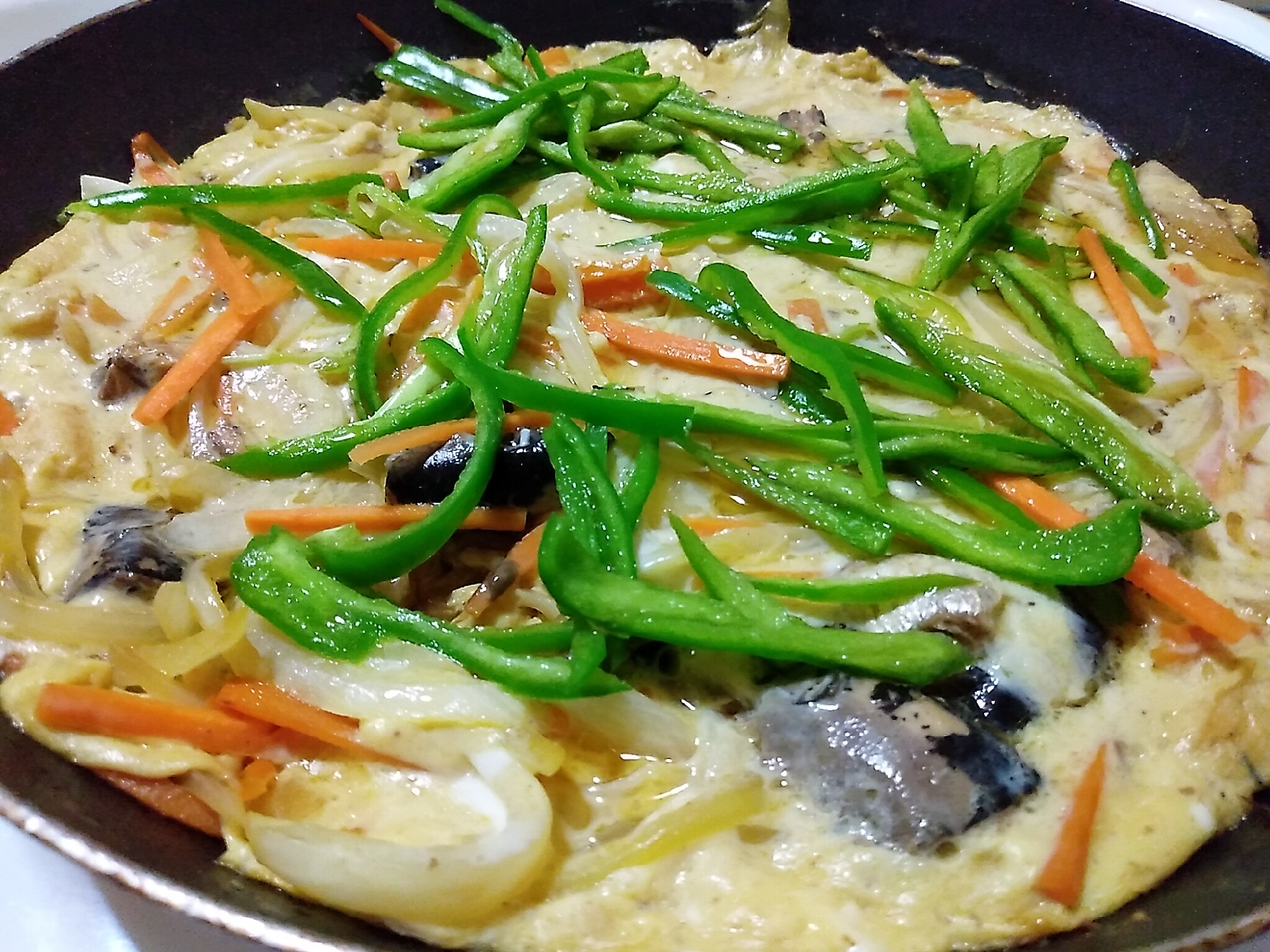 いわし缶で手抜き飯♪野菜たっぷりいわしの卵とじ