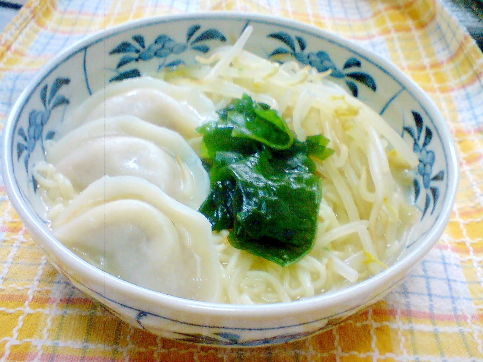 もやしと水餃子のインスタントラーメン レシピ 作り方 By 桐葉かえで 楽天レシピ