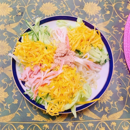 ボンレスハムと人参と玉子とトマトと胡瓜の冷麺