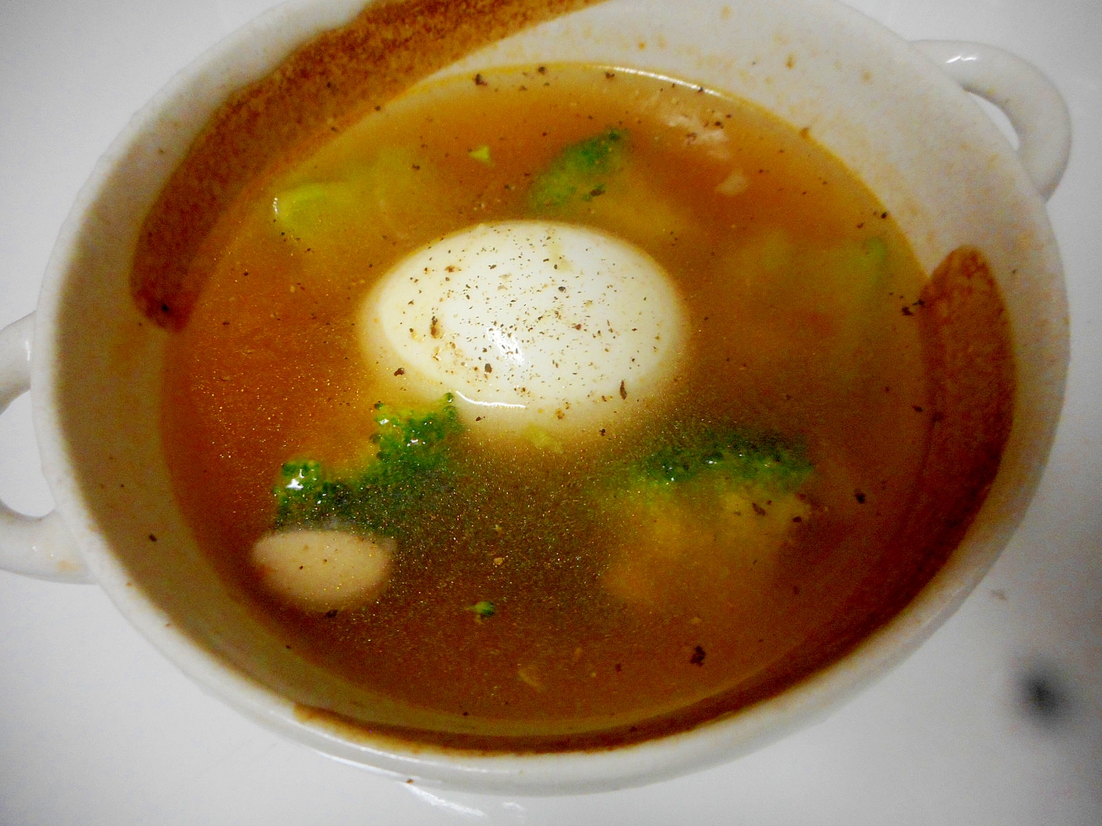 ゆで卵とブロッコリーの野菜スープ
