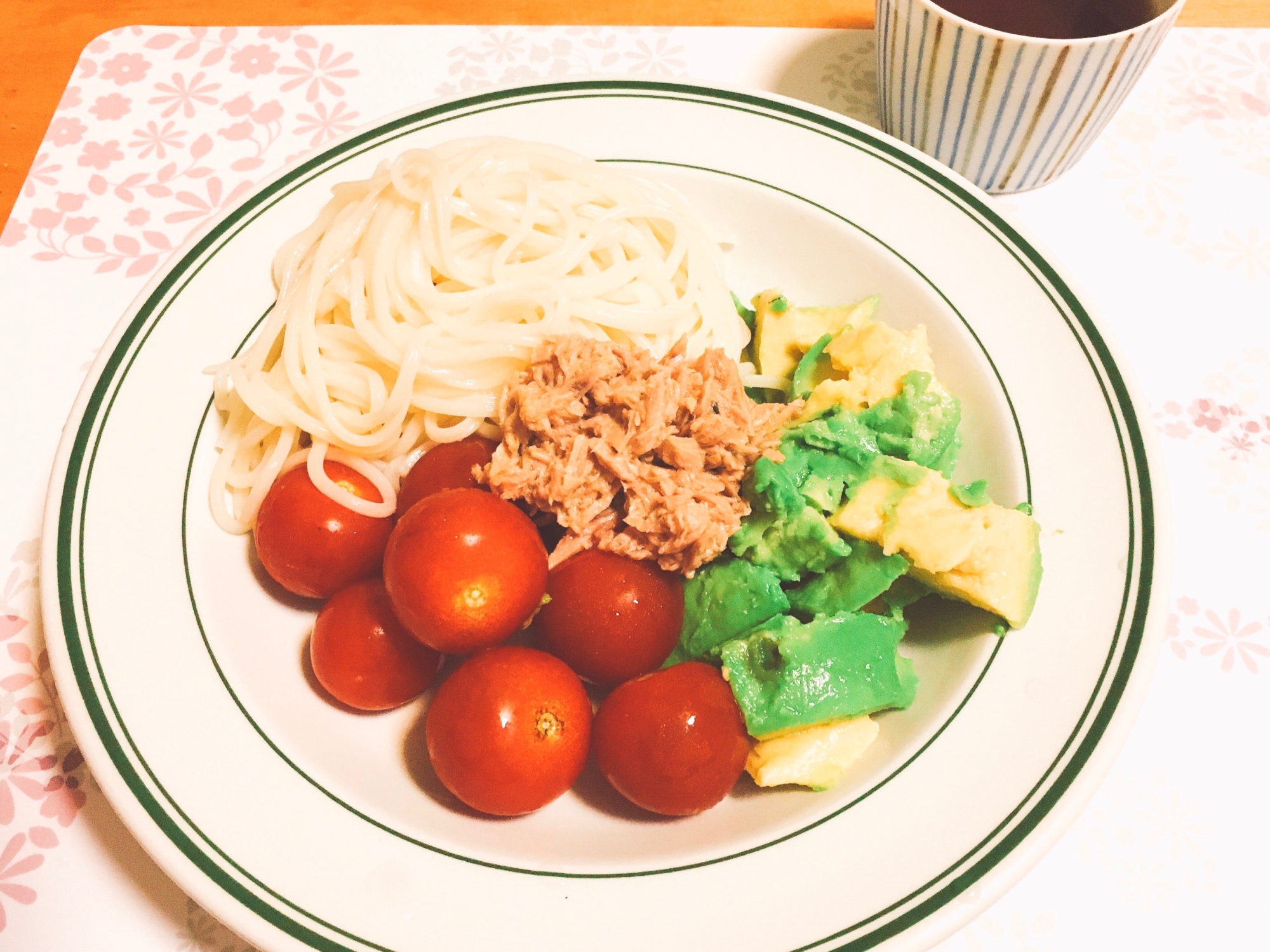 アボカドとトマトのぶっかけ素麺