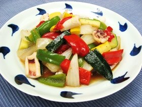 夏野菜とイカのピリ辛炒め レシピ・作り方 by 楽天出店店舗：京都太秦