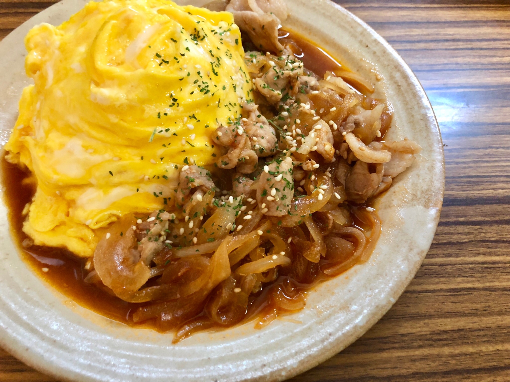 オムライス風♪豚コマで生姜焼き他人丼