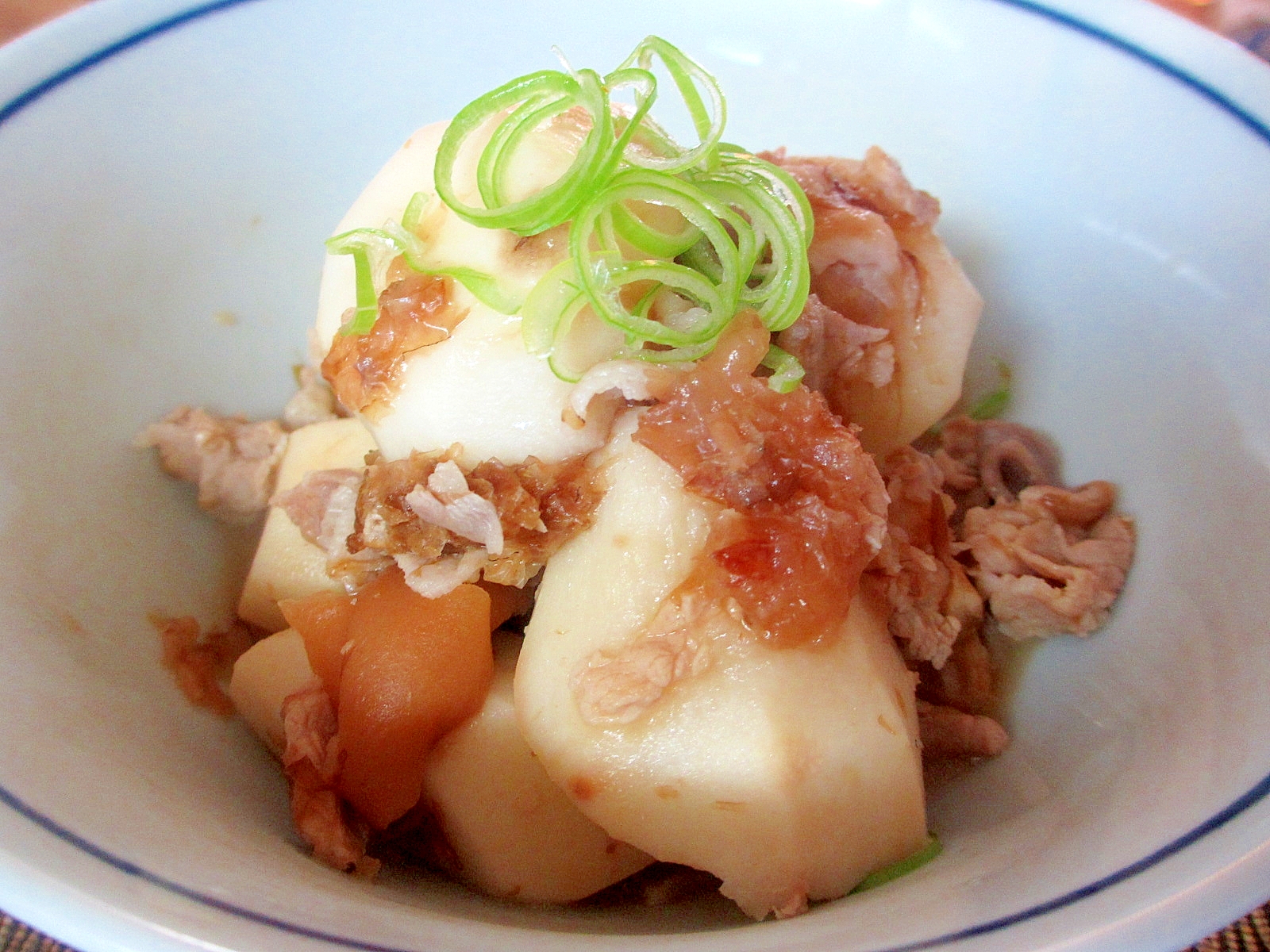 サトイモと豚肉のおかか梅煮