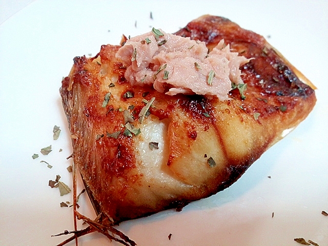 大蒜・タルタル・バジルで　ツナの塩サバ