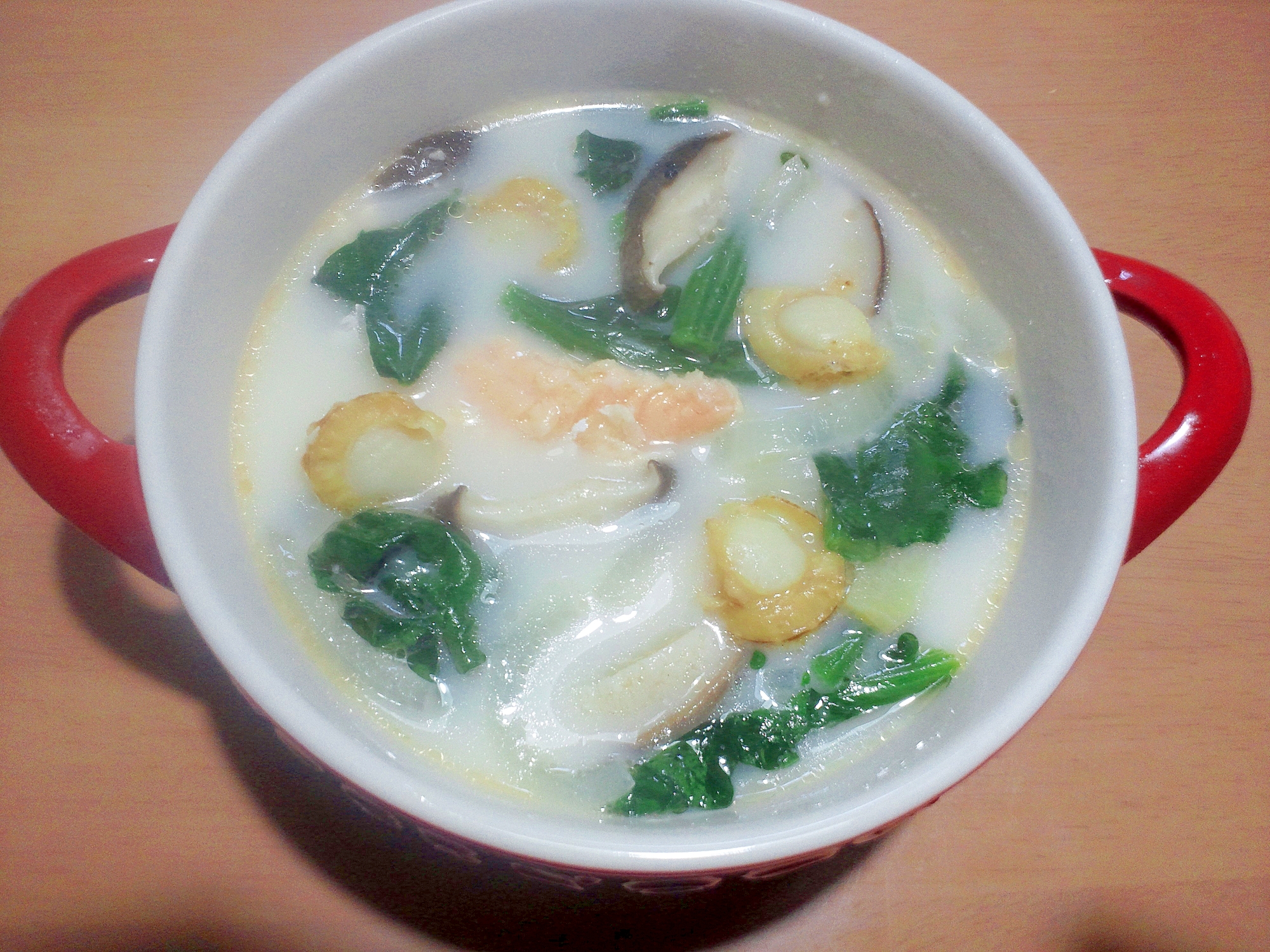 鮭＆ベビーホタテ＆家にある野菜で、海鮮ミルクスープ