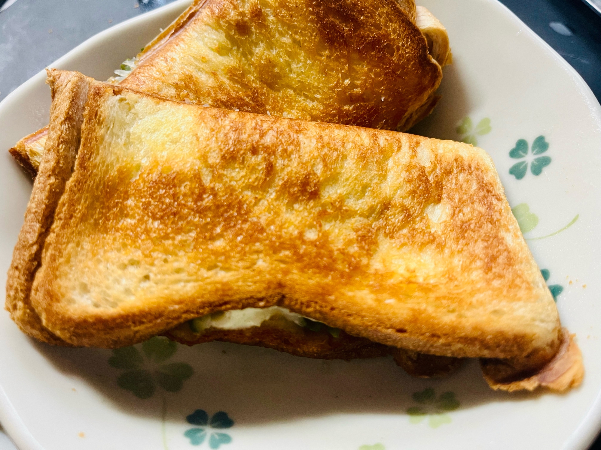 チーズと野菜のホットサンド