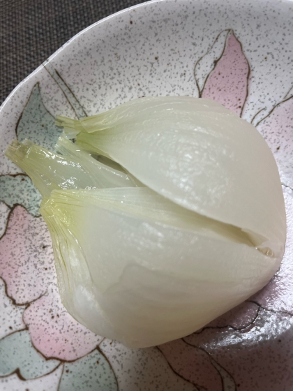 材料３つだけ♪新玉ねぎの丸ごとレンチン蒸し