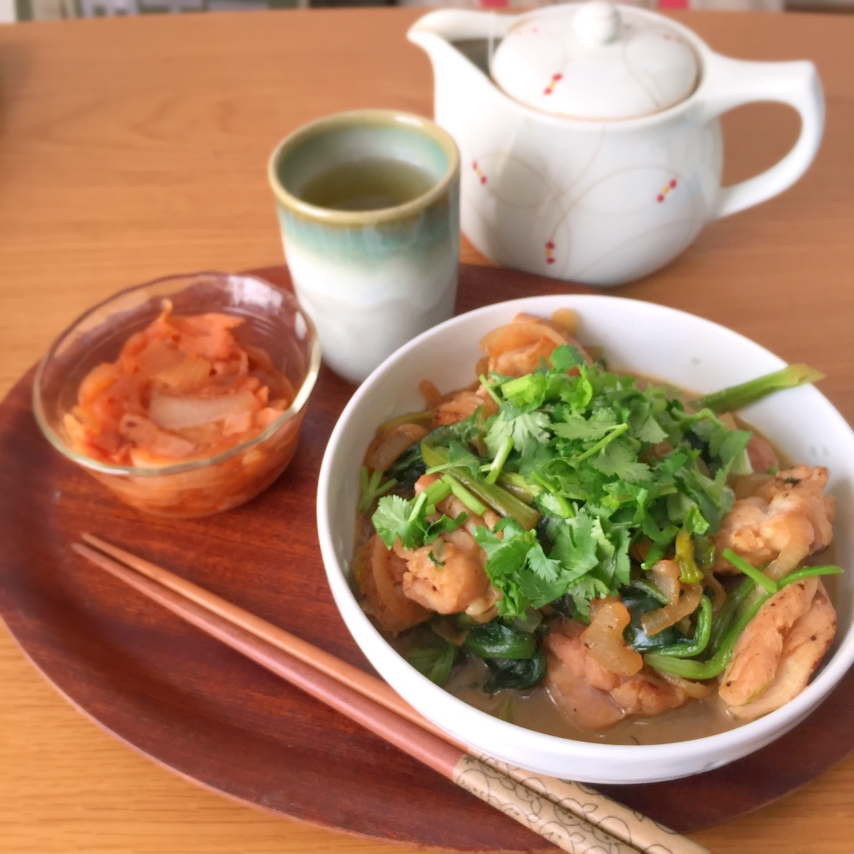 鶏モモ肉と玉ねぎのほうれん草ソテー