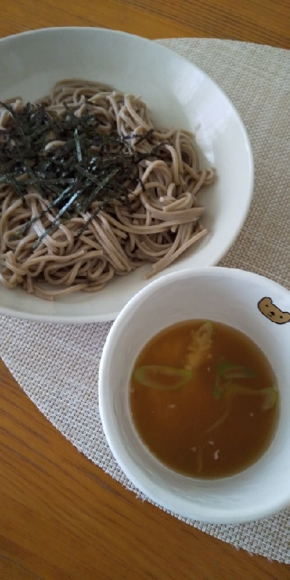 Lunchにいただきました☆最近どうも食べすぎているらしく…服がキツイ(笑)お蕎麦でカロリー控え目に♪美味しかったです、ごちそうさまでした～(*´ω｀*)