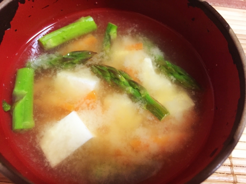 アスパラ&ニンジン&豆腐の味噌汁