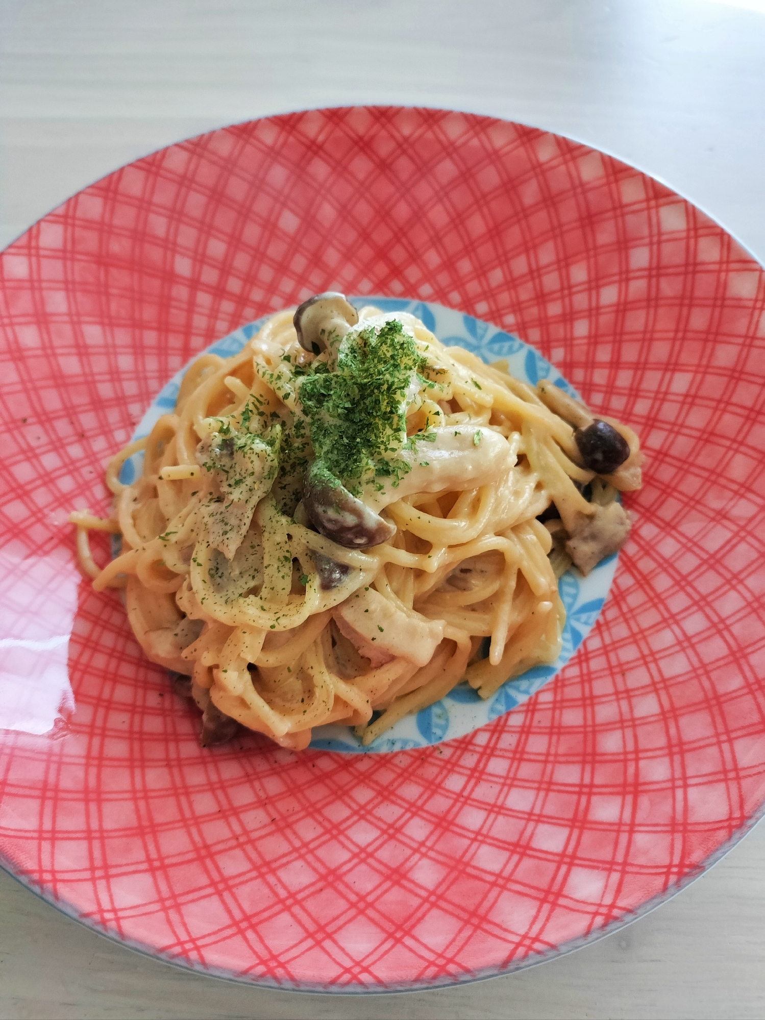 玉ねぎとベーコンとしめじの豆乳味噌チーズパスタ