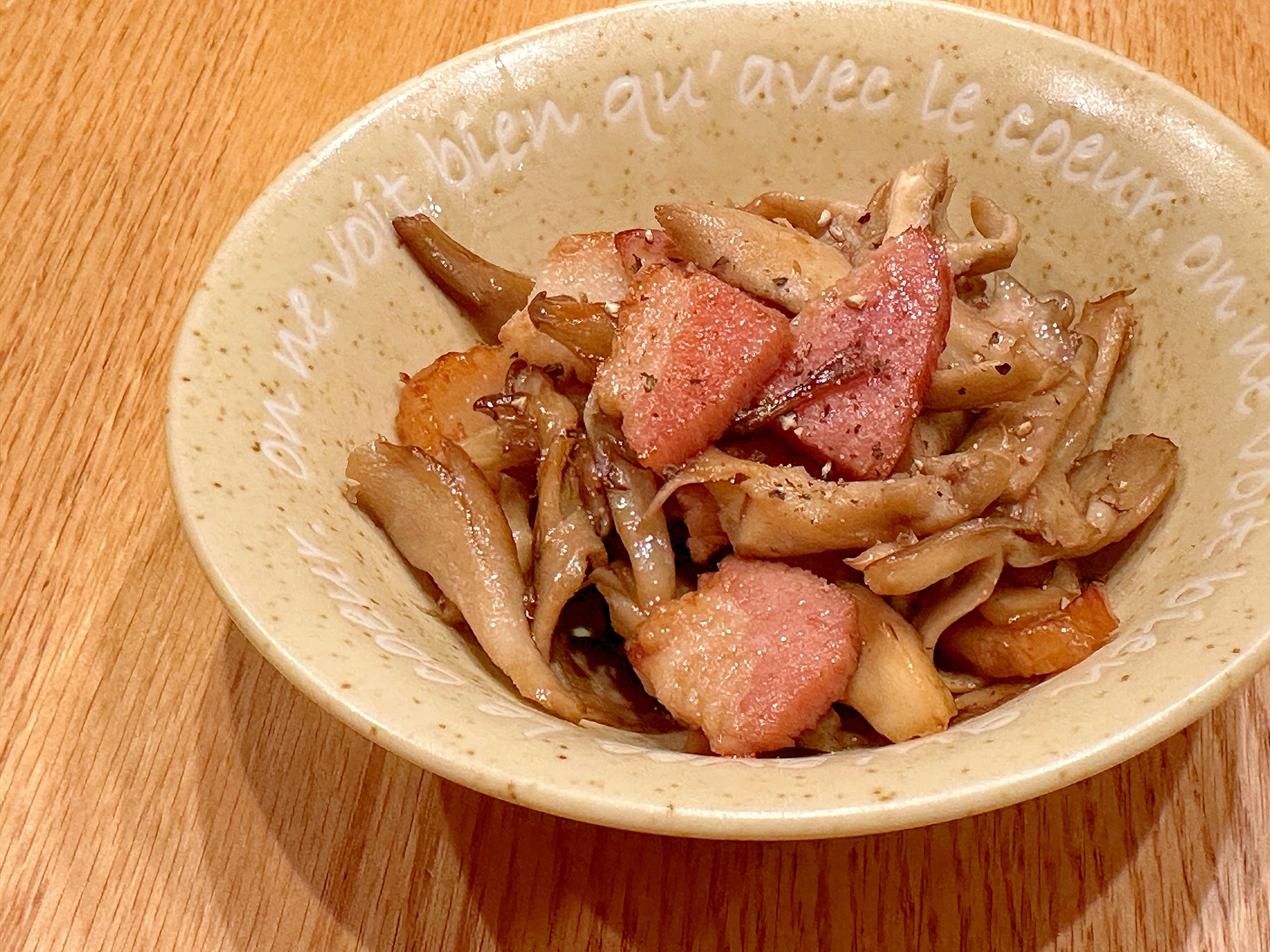 コク旨!舞茸とベーコンのガリバタ醤油炒め