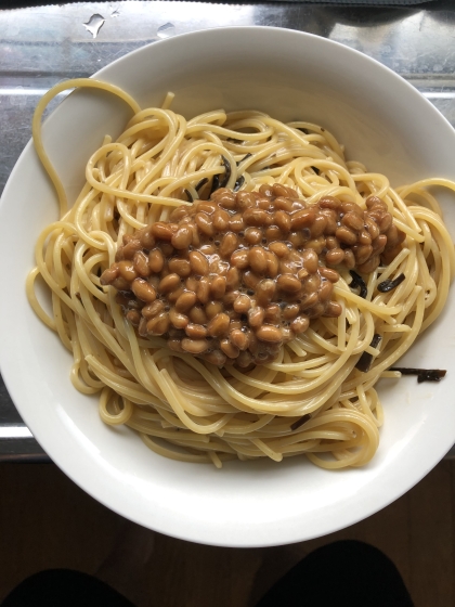 納豆と塩昆布が余っていたので、休日の昼食として作りました。簡単に作れましたし、塩昆布、めんつゆ、マヨネーズの組み合わせが絶妙でとても美味しかったです。