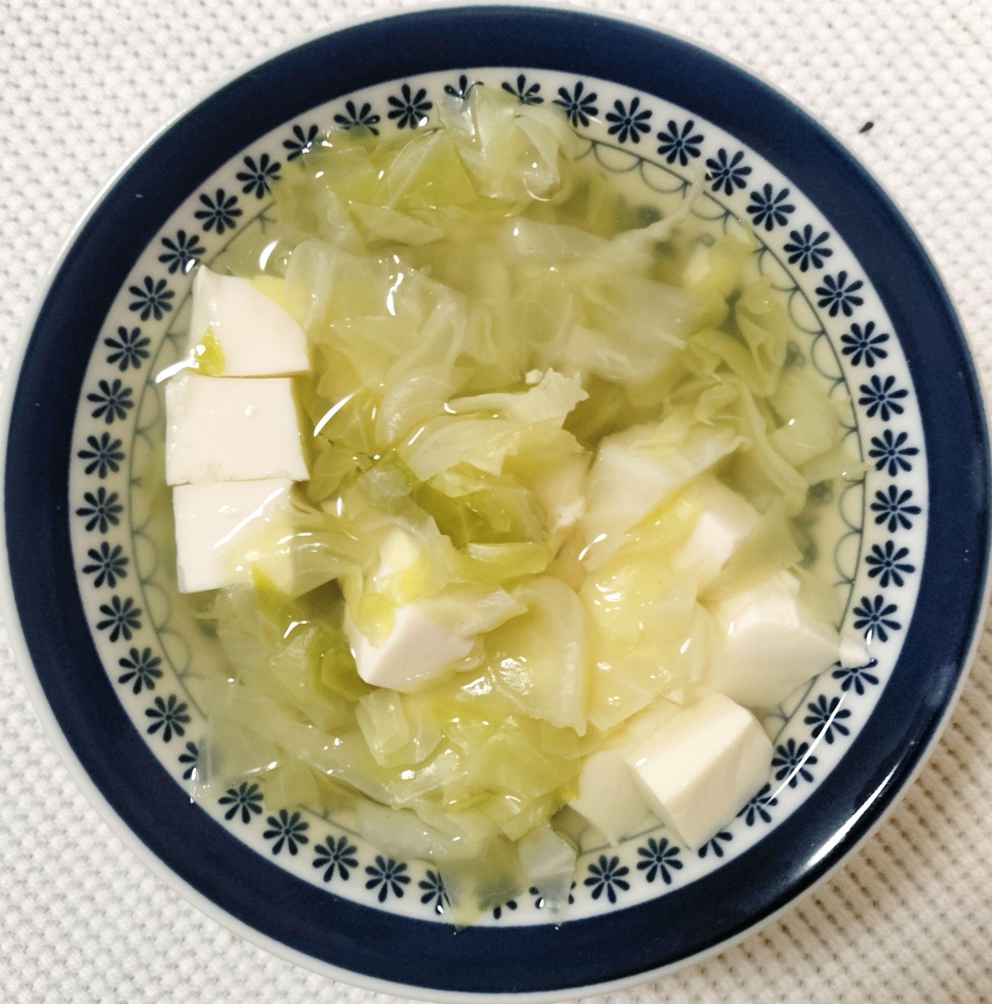 【ササッと汁物！】豆腐とキャベツのあっさりスープ