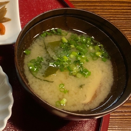 椎茸とわかめのお味噌汁