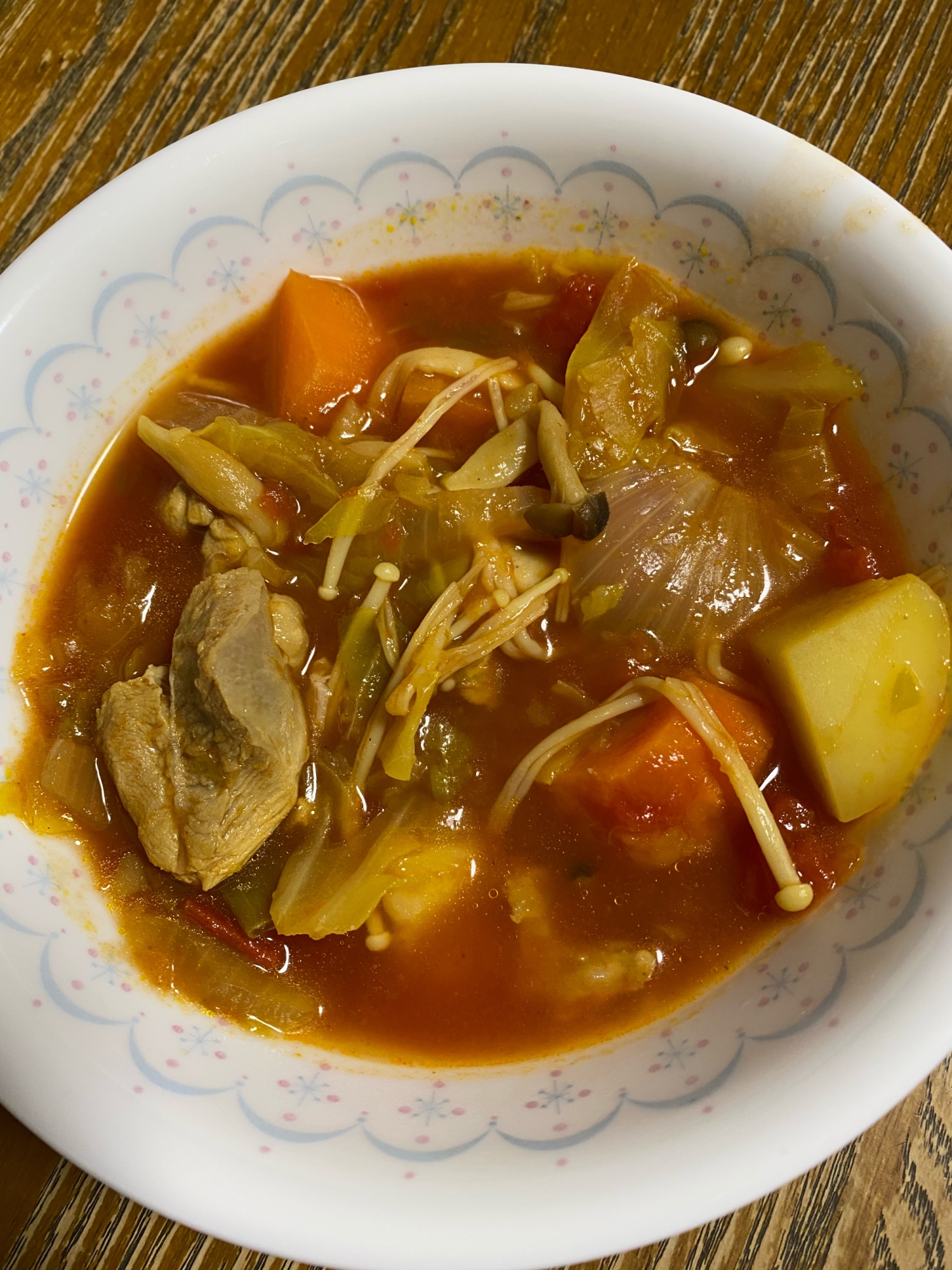 酸味×スパイス！鶏肉と野菜のトマトカレースープ