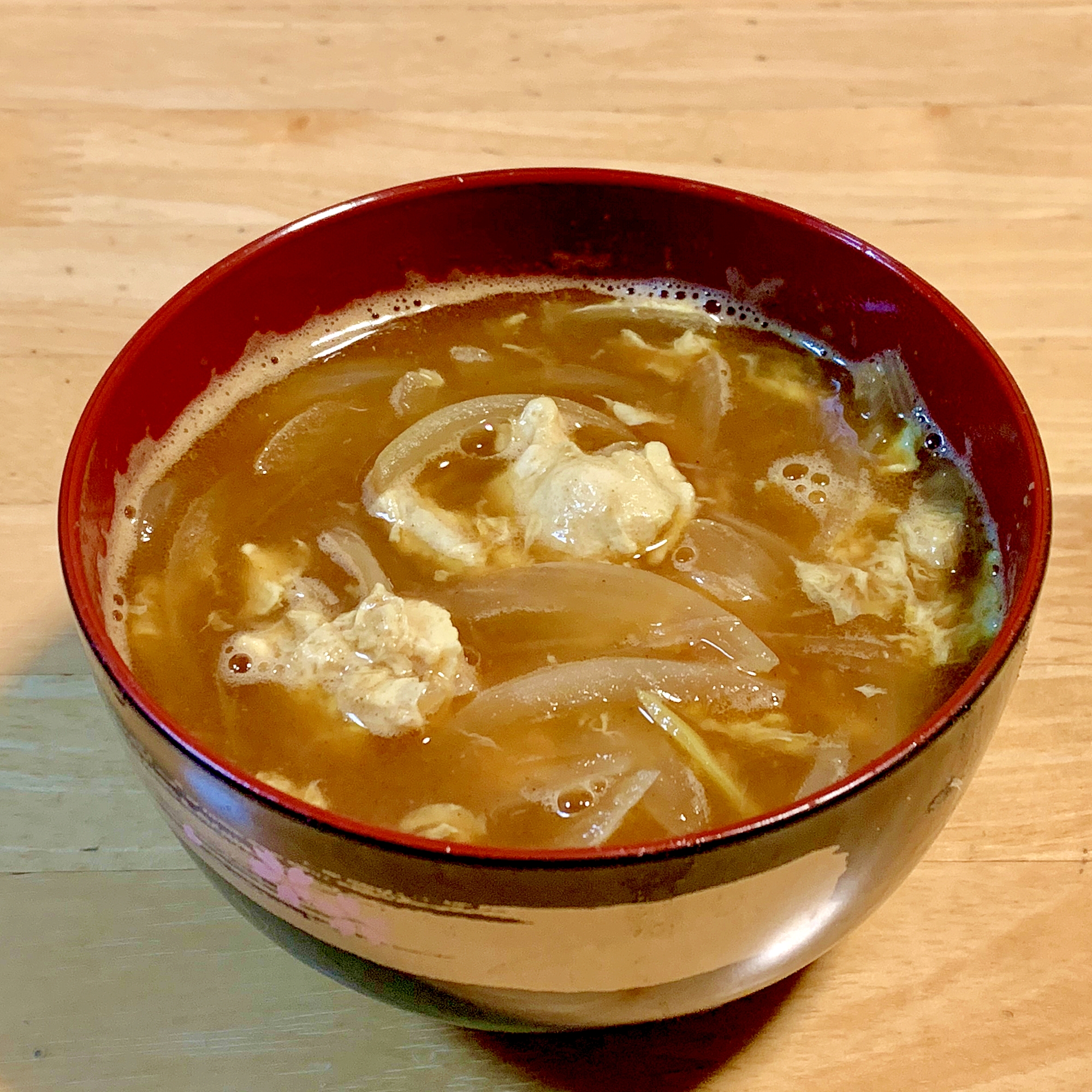 玉ねぎとふんわり卵のカレースープ