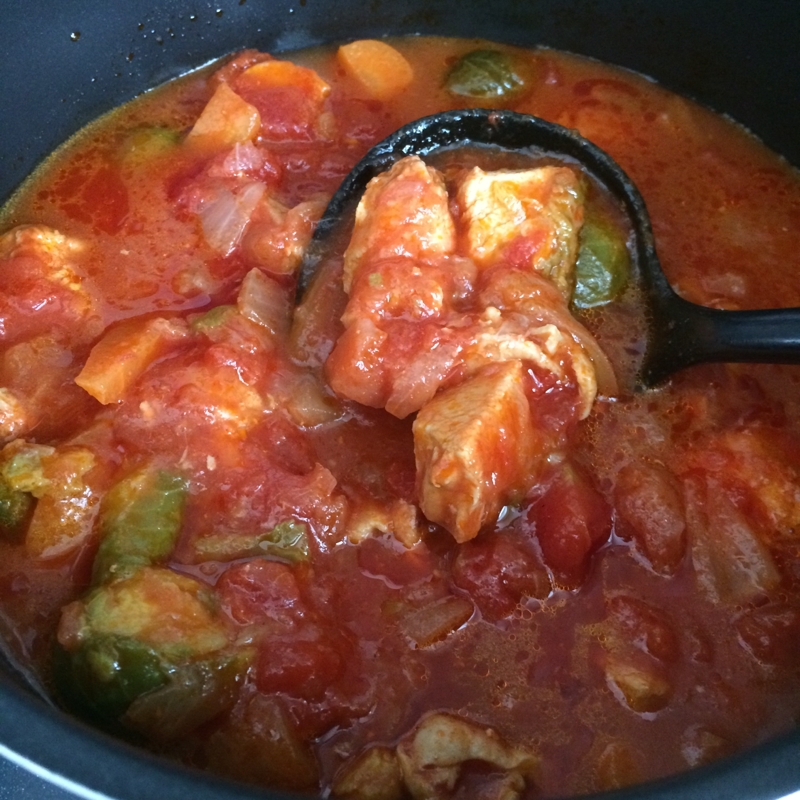 芽キャベツと鶏肉のトマト煮込み