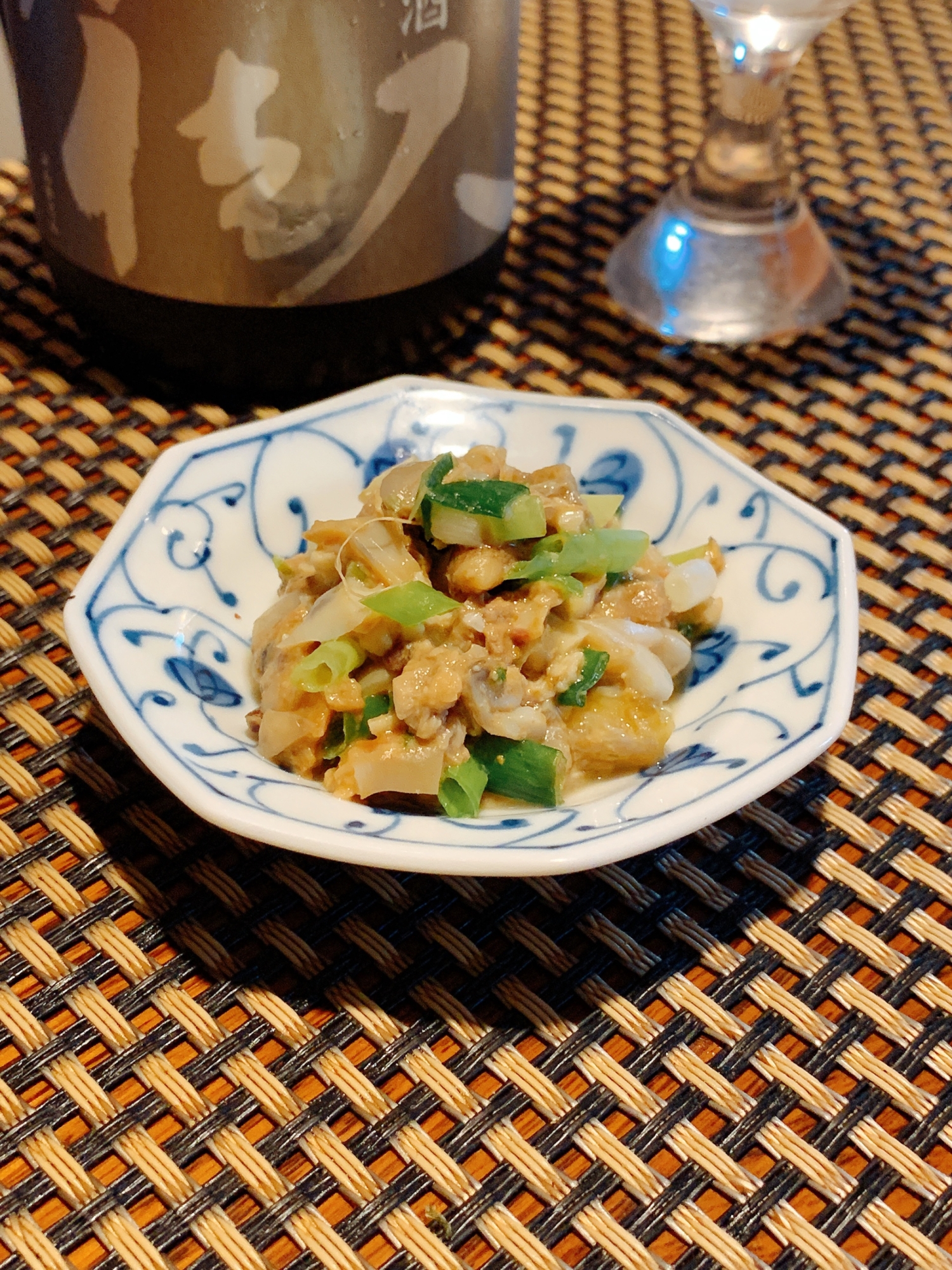 日本酒すすむ、つぶ貝のなめろう