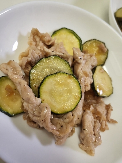 ズッキーニと豚肉のポン酢炒め