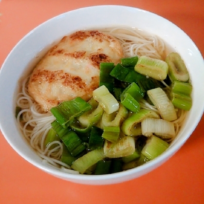 平天と焦がし葱の醤油ラーメン風にゅうめん