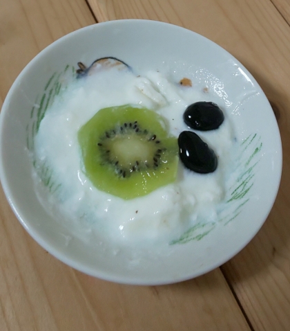 今日のヨーグルト♡キウイ&黒豆