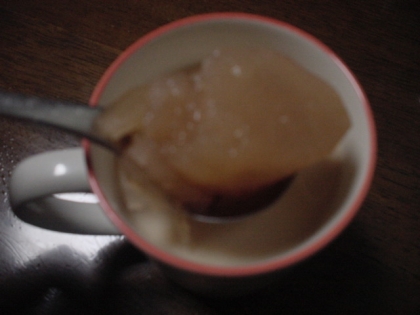 小太郎ちゃんレピで作ったリンゴジャムを入れたよ❤レポしながらホッコリ旨ごっちしてま～す❤＾＾❤これから灯油代キツイけどお年寄りニャンコ居るから暖かくしてあげるよ