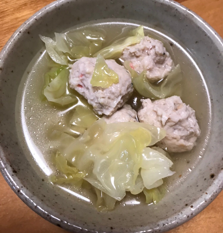 キャベツと鶏団子の生姜スープ