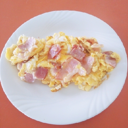 朝食に美味しく頂きました！卵をかき混ぜるだけで簡単にできて良かったです。ありがとうございました。