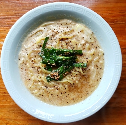 こんにちわ！初めてのコムタン＆ラーメン^^にらのキムチをトッピン具してみました！とってもおいしかったです^^ごちそうさまでした。